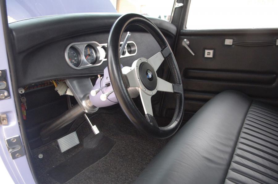  Ford 3-Window Coupe Custom 1932 года  (фото 8 из 11)